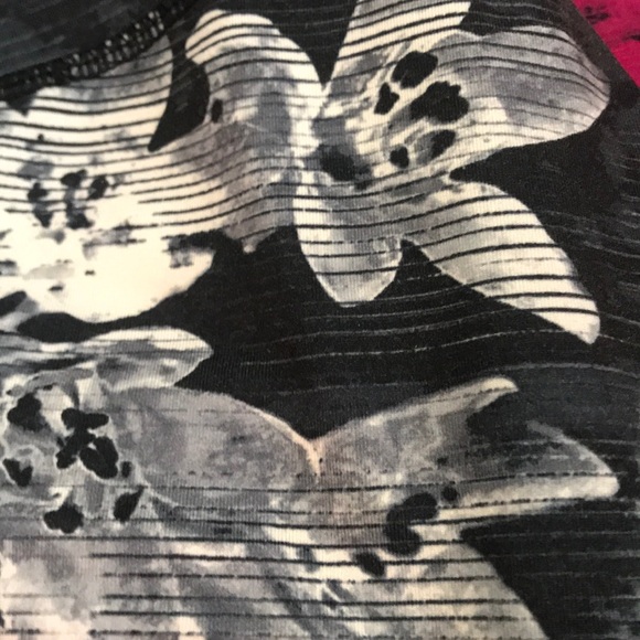 🏋🏼‍♀️ Bundle of Three Active Capris 🧘‍♀️ - Picture 3 of 4